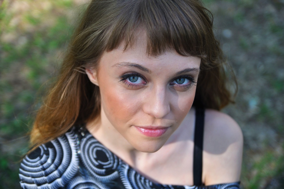 Эти глаза напротив