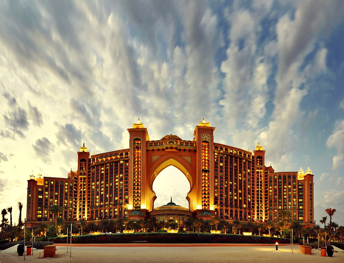 стояла избушка посреди залива... небо "родное" не вшопленное...