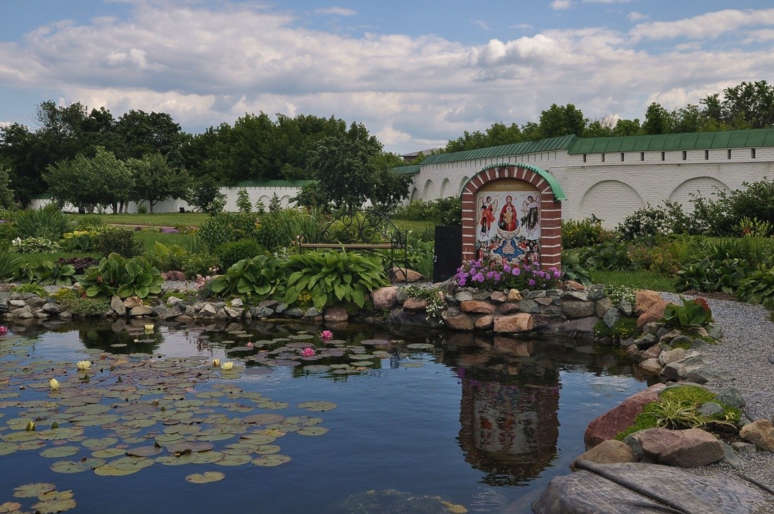 Монастырский пруд