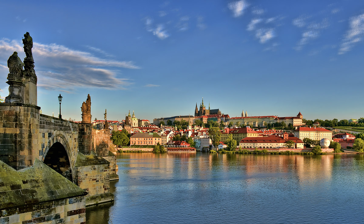 город просыпается