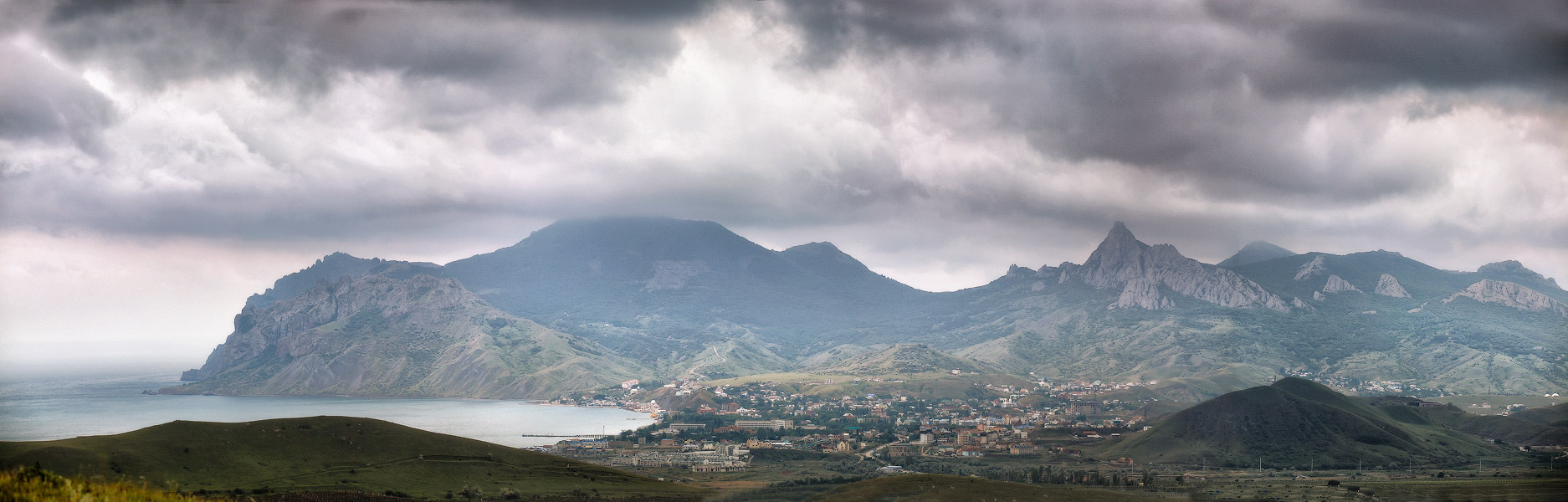 Весенний взгляд на Карадаг