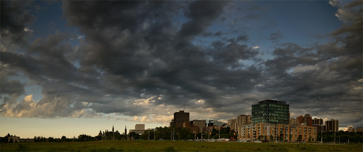 city under cloudiness sky