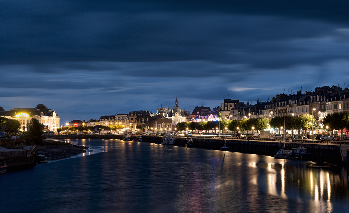 ночной Довиль