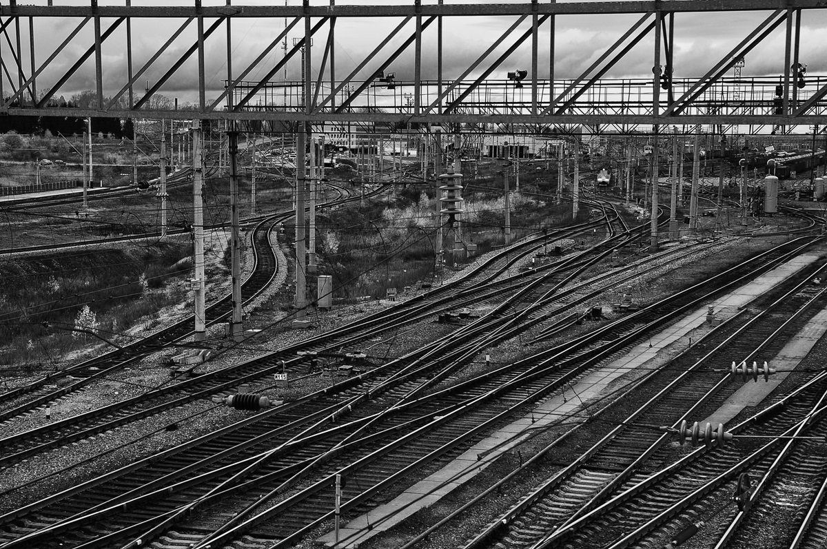 Рельсы, шпалы, поезда