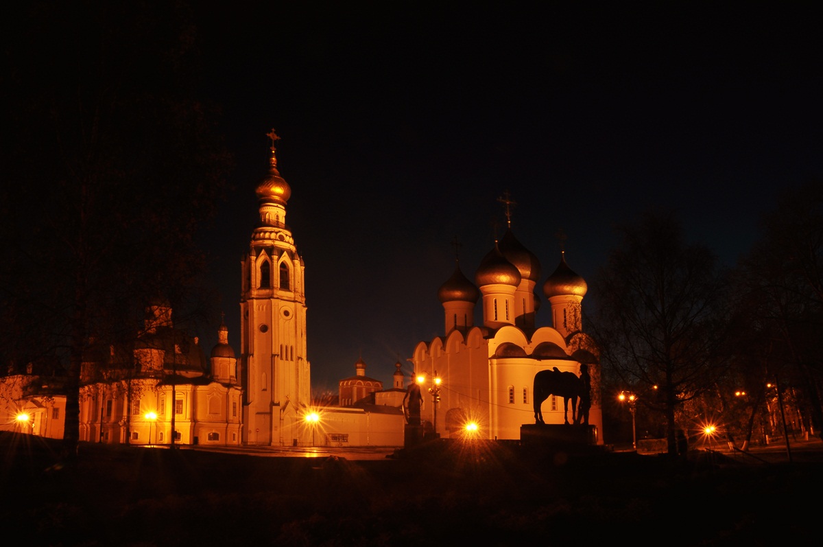 Ансамбль в ночи