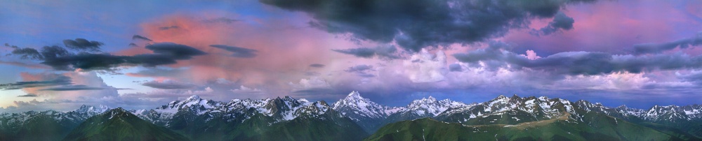 Рассвет над Главным Кавказским Хребтом.