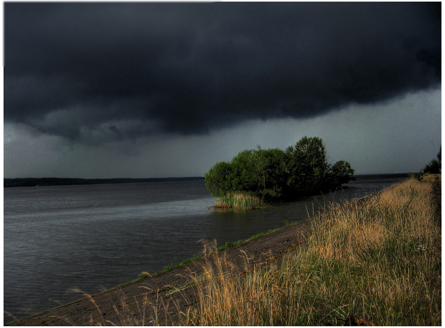 За минуту до дождя