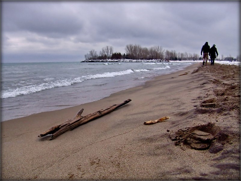 след мой волною смоет, а я на берег с утра приду опять...