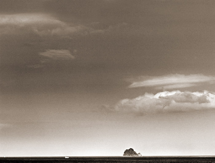 Про маленький остров и большой катер