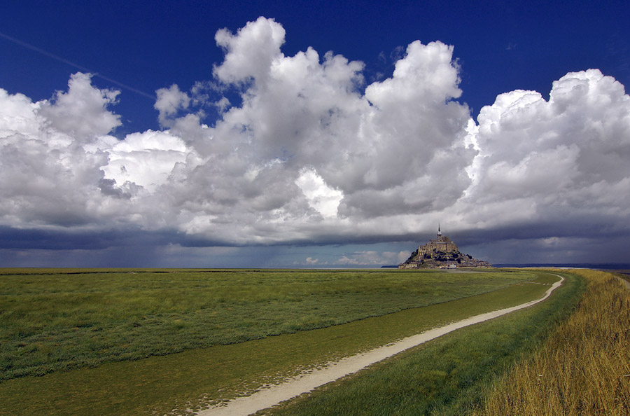 Летающий остров Лапута.