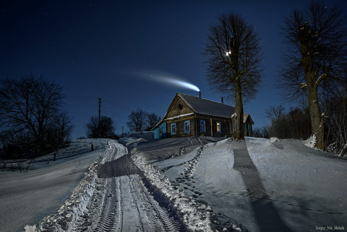 сельский пейзаж с кометой