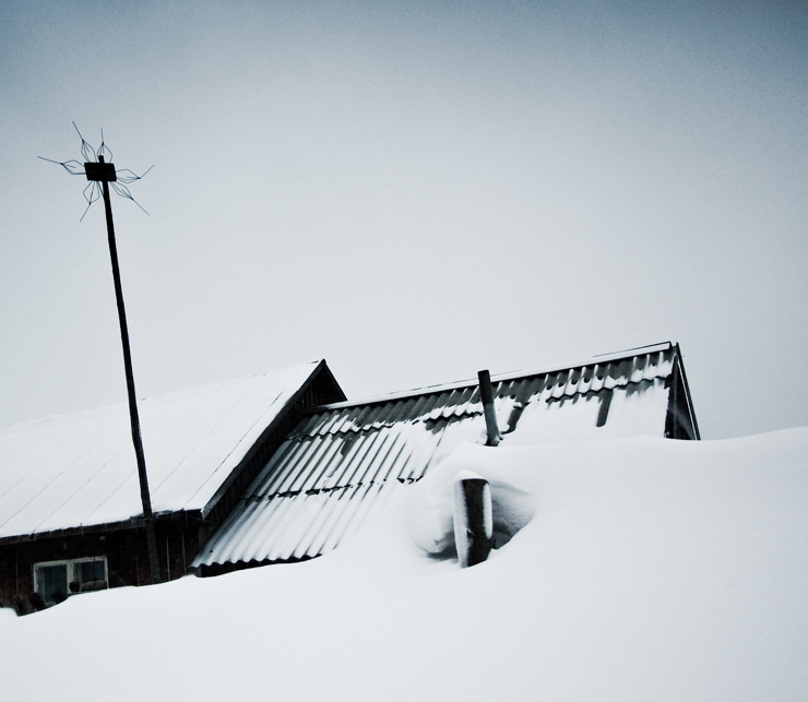 снегу нынче намело