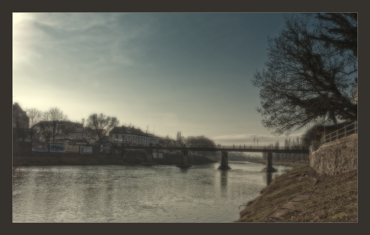 Утро. Набережная реки Уж.