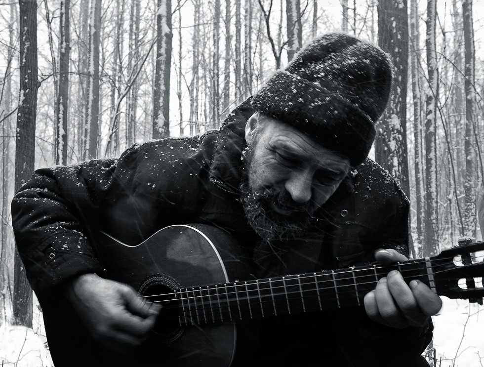 Снег над лагерем валит