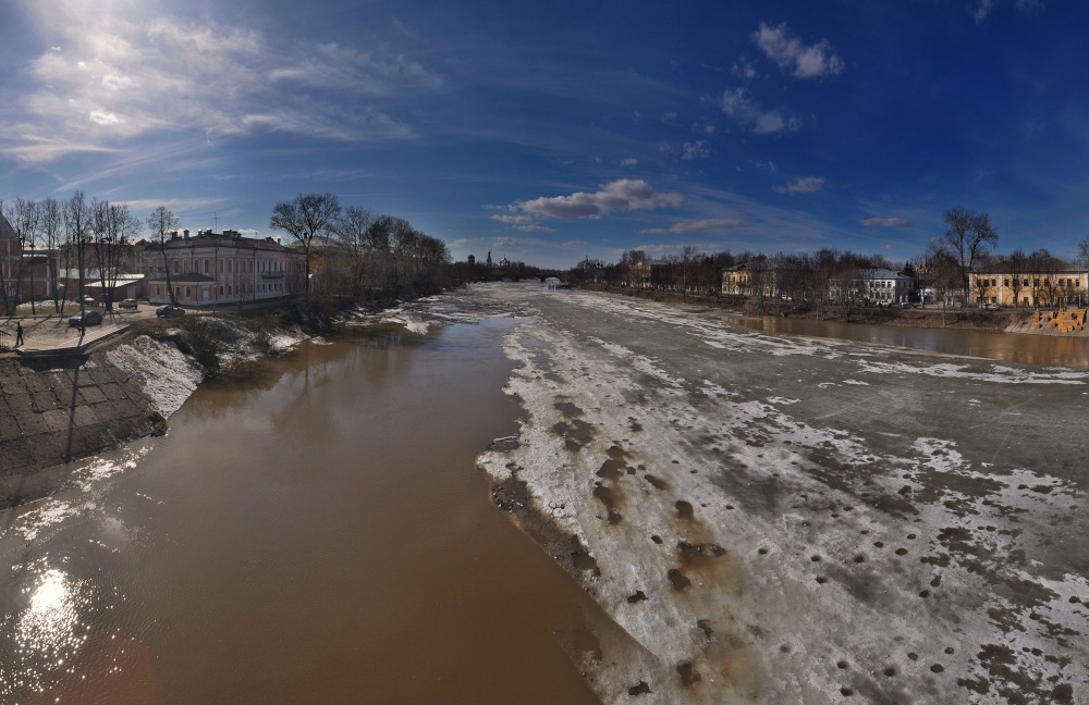 Тает тает лёд