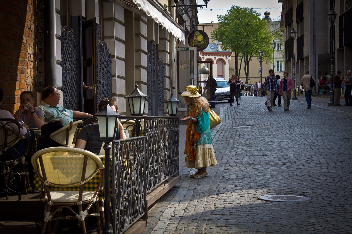 Дама в золотой шляпке