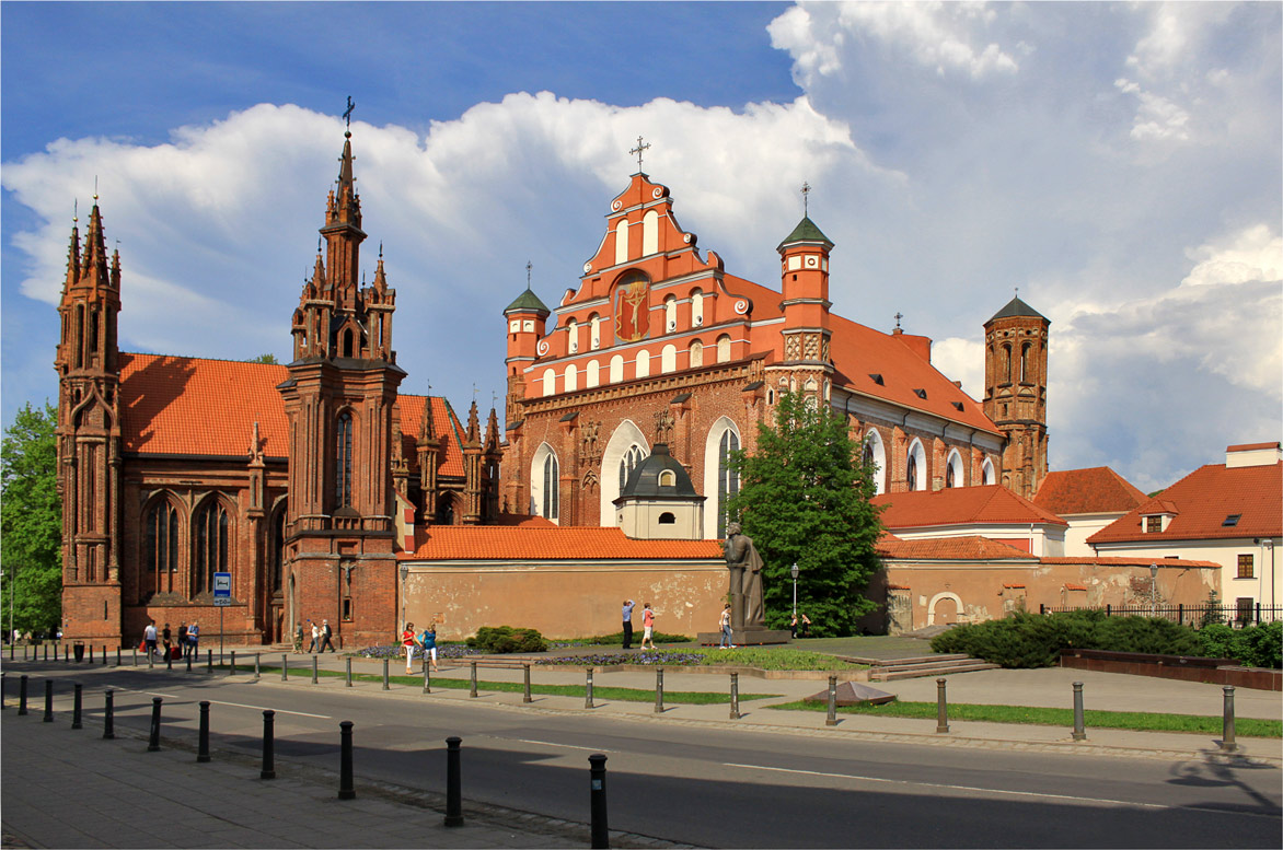 "КОСТЕЛ СВ. ФРАНЦИСКА И БЕРНАРДИНА"