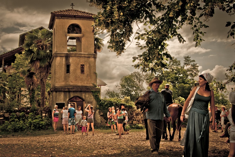 Троица.У Храма.