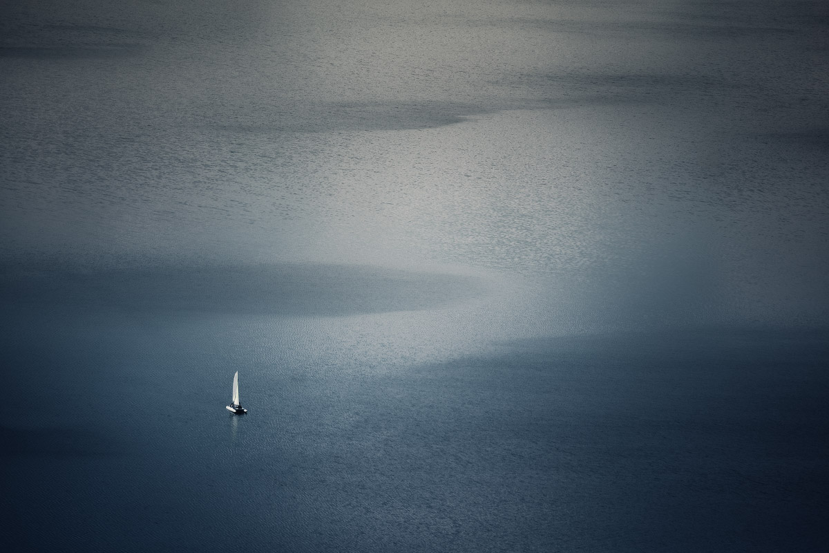 Белеет парус на Днестре