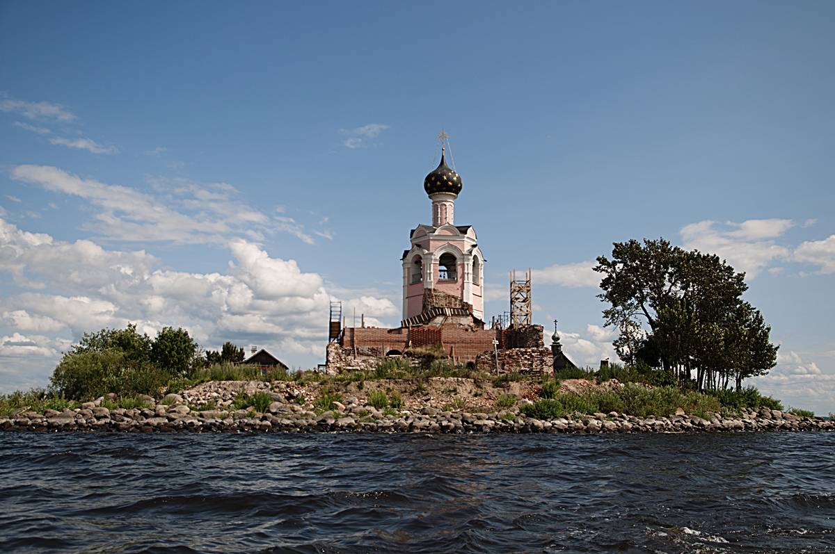 Остров на Кубенском озере