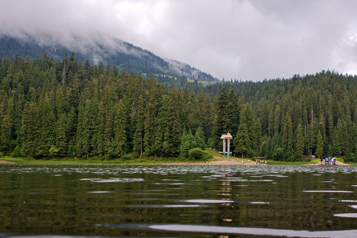 На горном озере