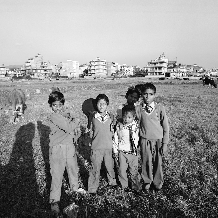 Парни на районе.