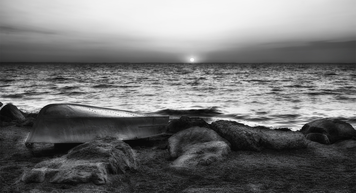 Рассвет с лодкой