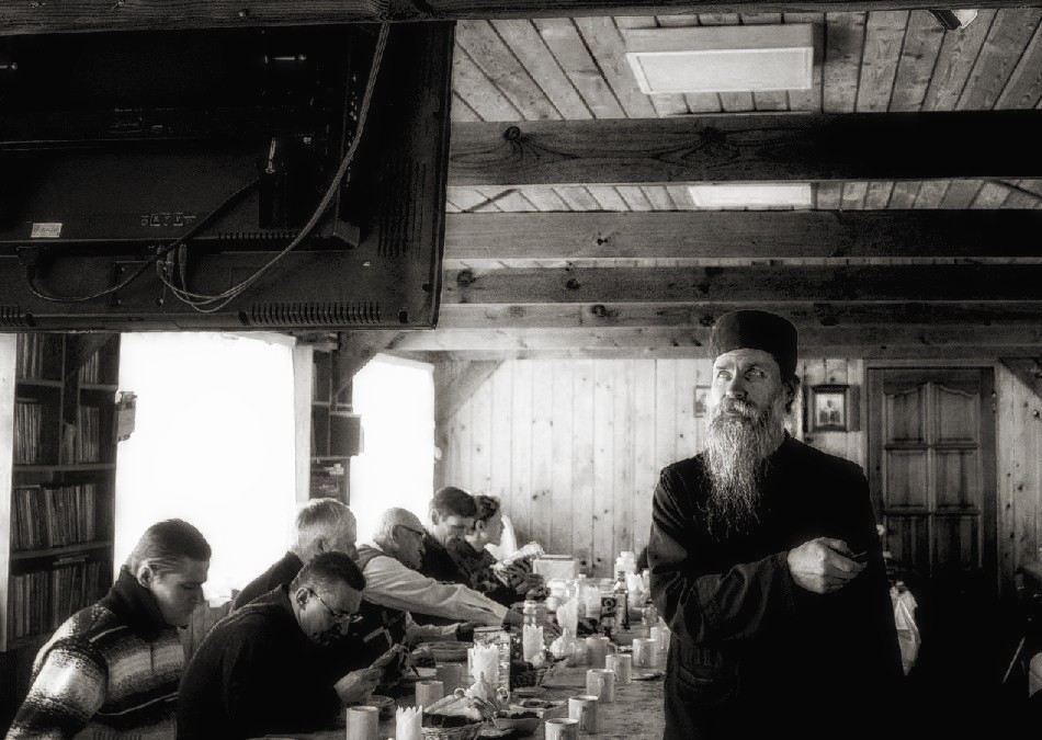 В трапезной.