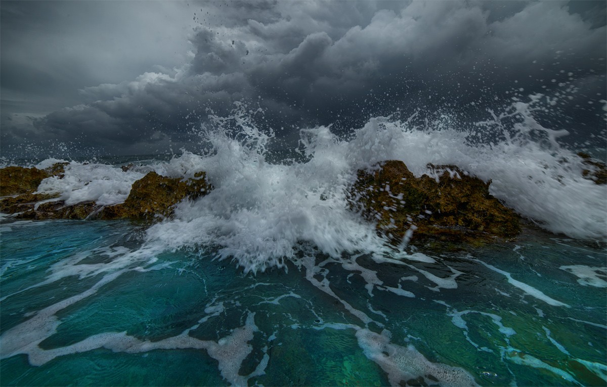body of water with a current and splash