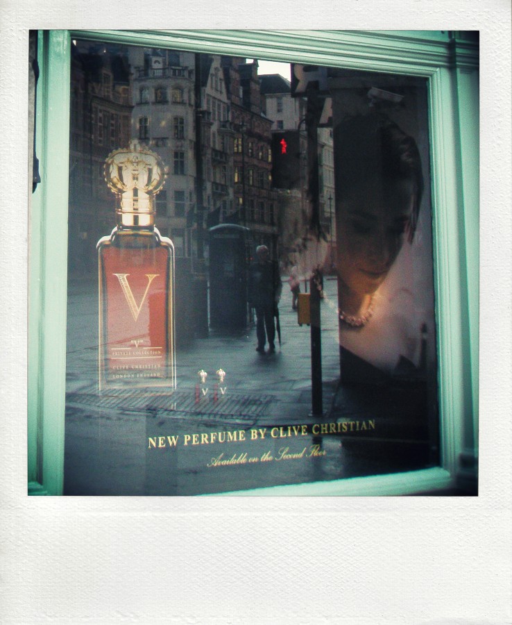 Уведите детей. Снимите шляпы...