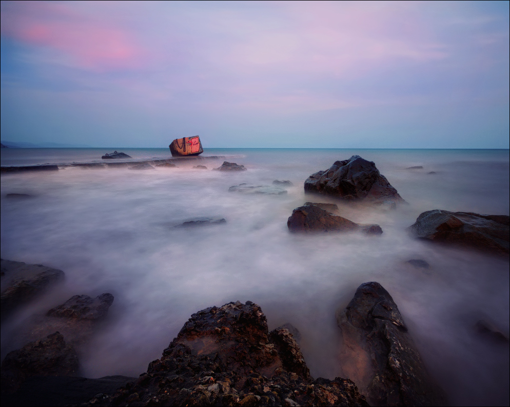 / Красный "квадрат" /