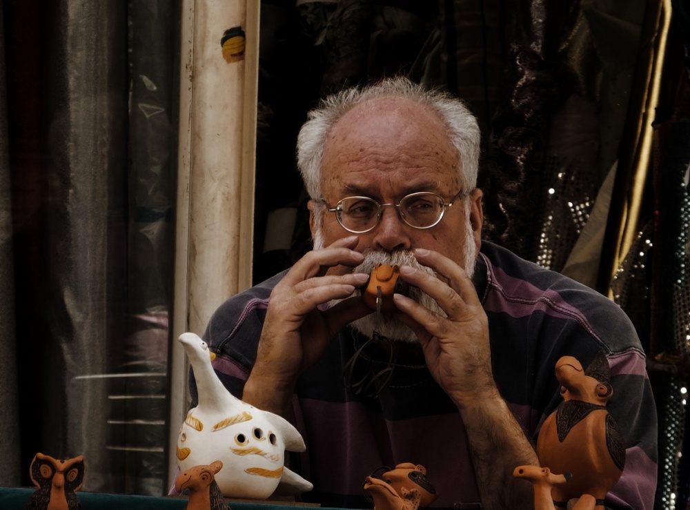 ПРОДАВЕЦ СВИСТУЛЕК