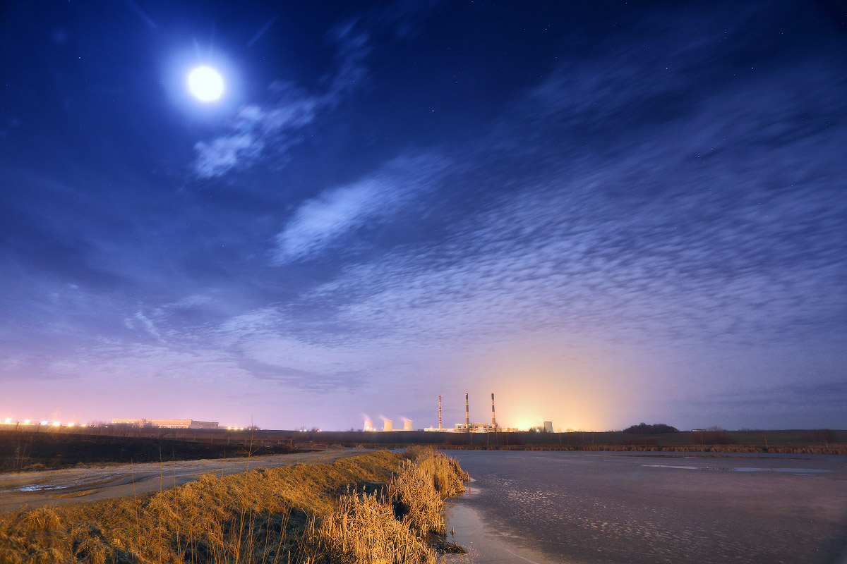 ТЭЦ 4 лунной ночью