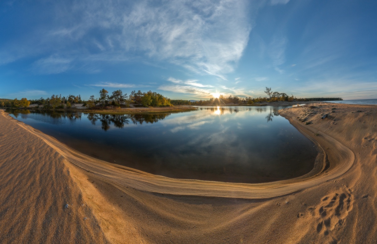 Линия пляжа.