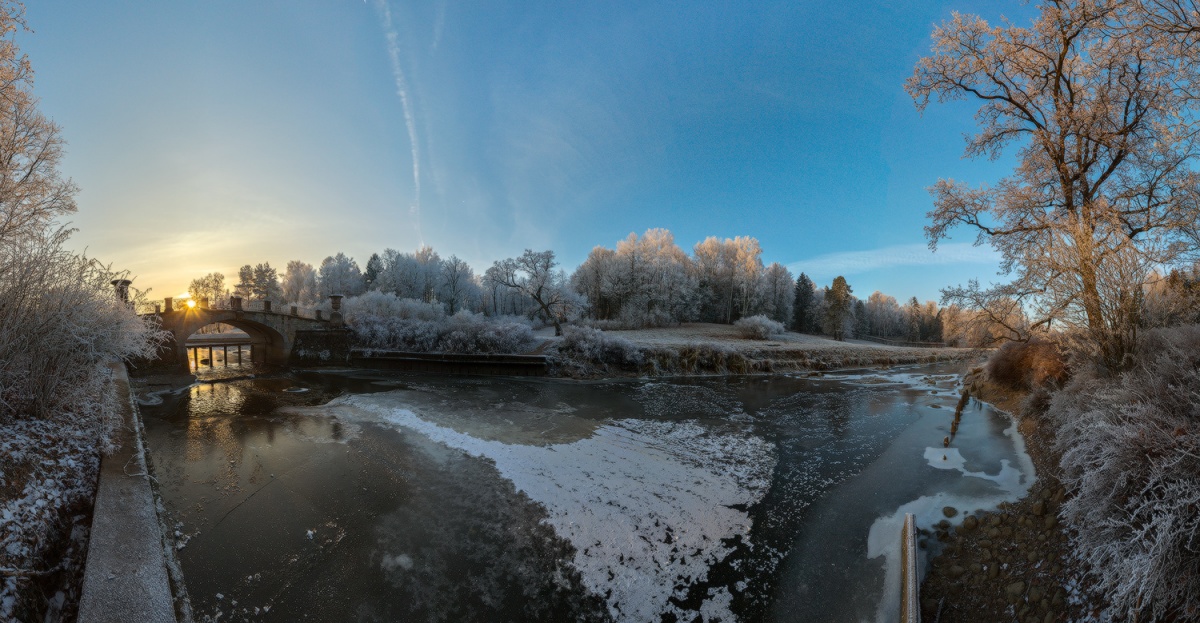 Обрамление инеем.