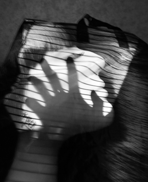 За решеткой