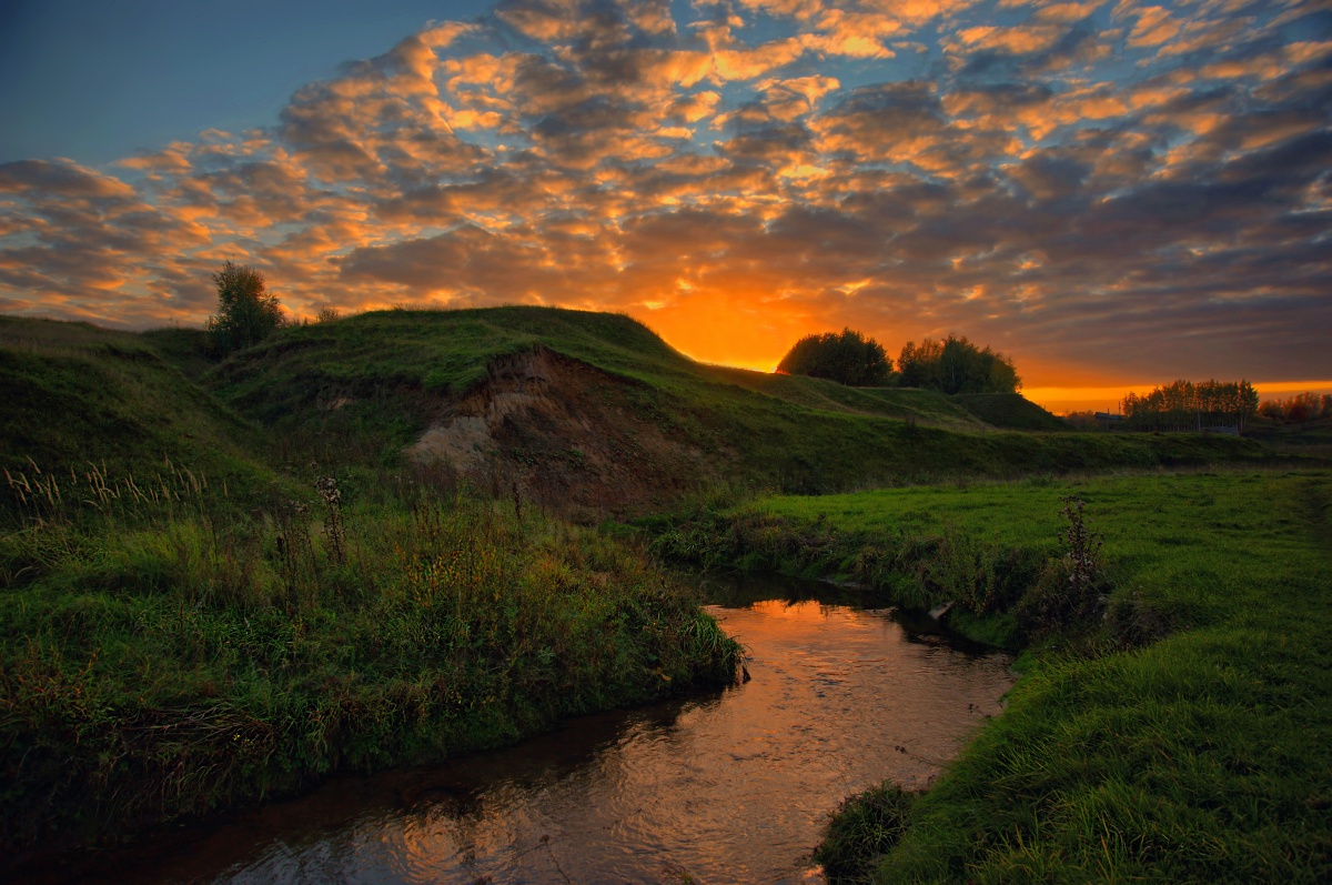 Закат над речушкой