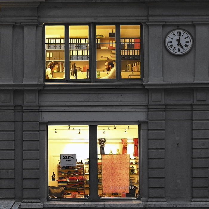 В пять часов вечера.