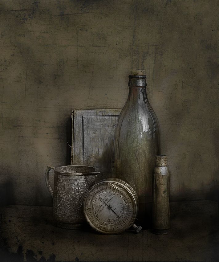 бутылка и книга