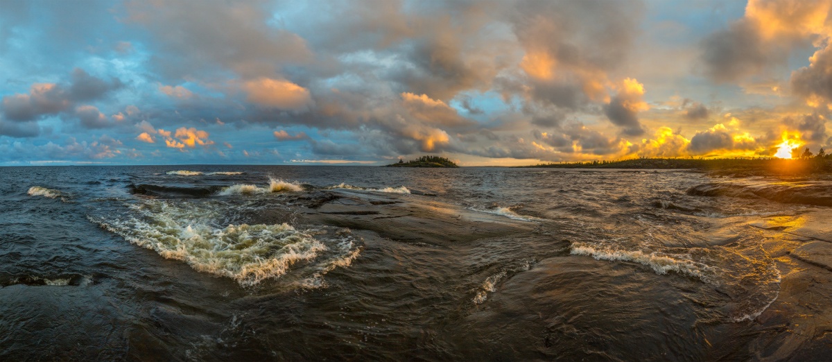 Вот она - Ладога, бескрайняя, с каменными островами!