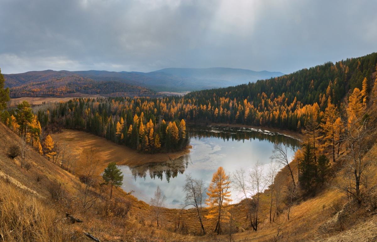 Озерцо, или бывшее русло реки.