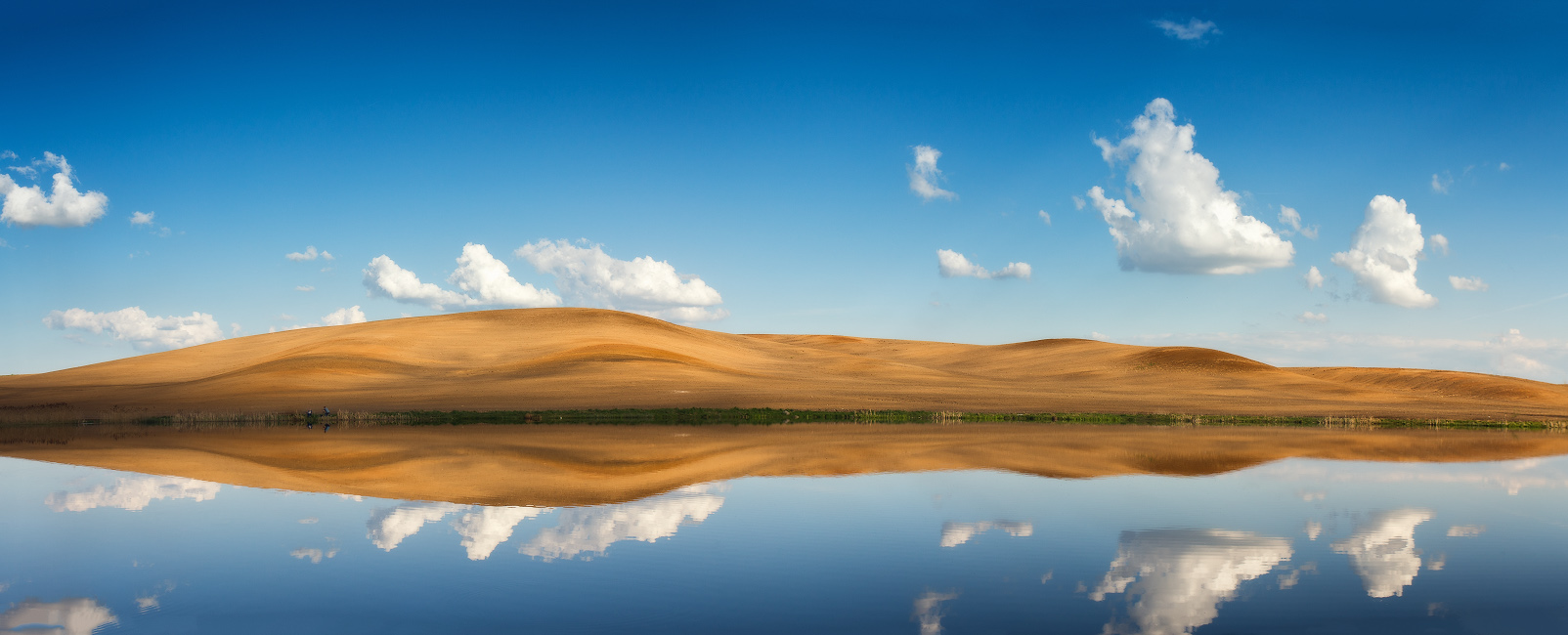 Холмы и вода