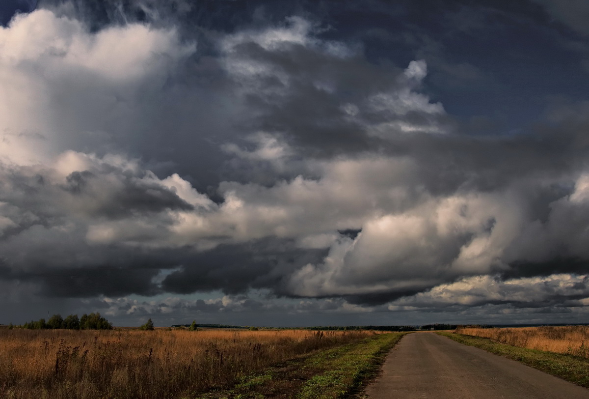 Надвигается