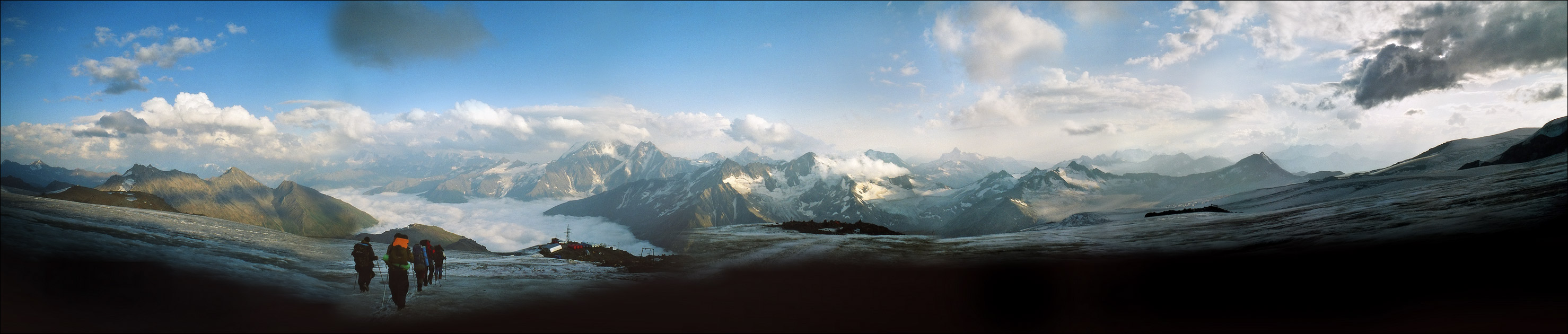 ...ёво склеенная панорама с Эльбруса