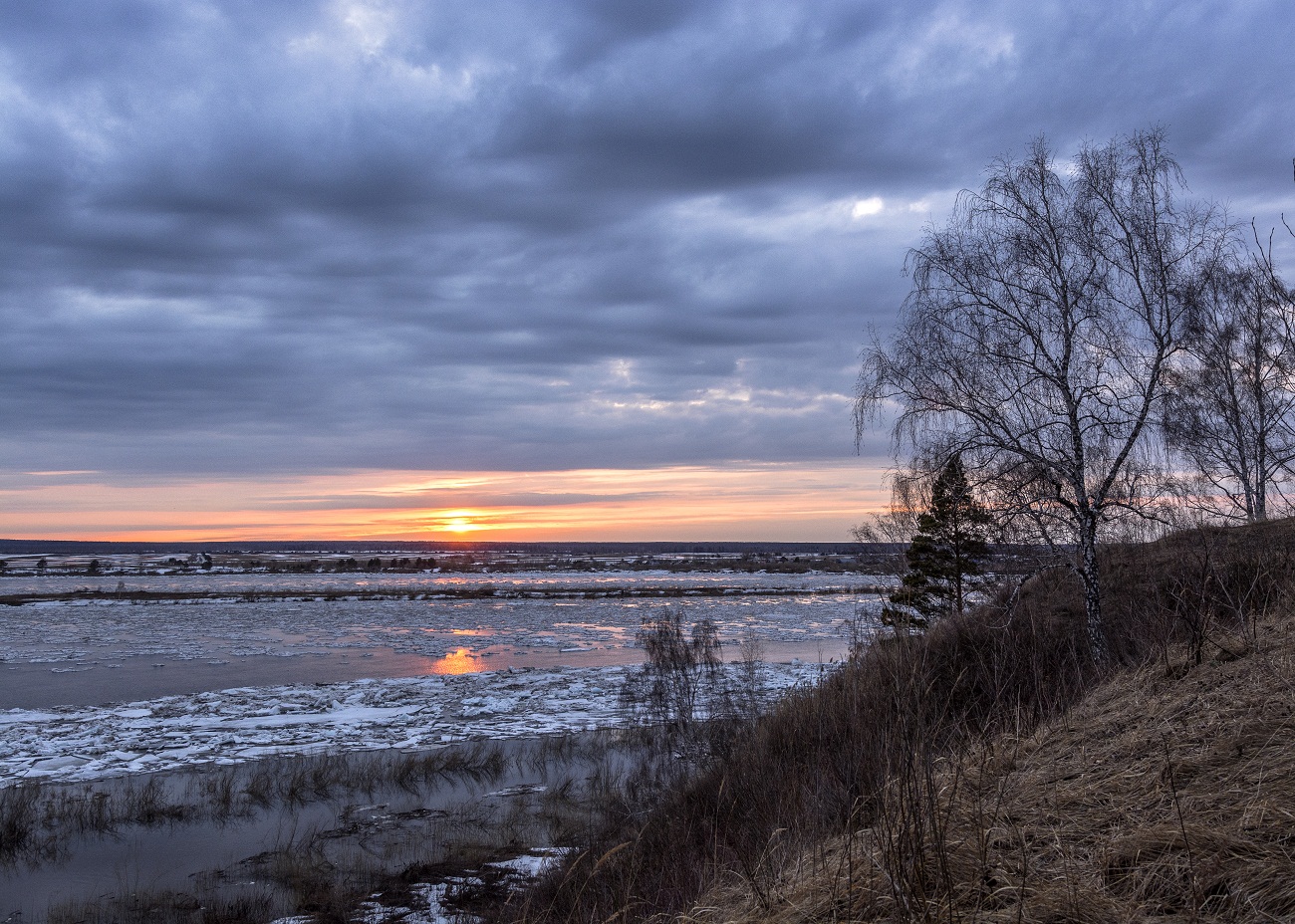 Хмурый закат.