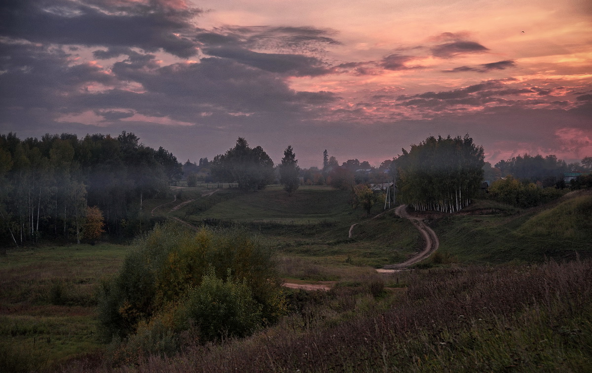 И меркнет день