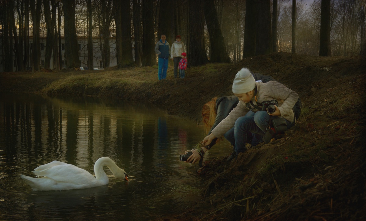 В парке вечером гуляли..
