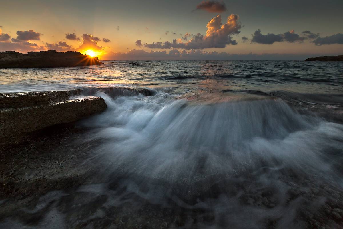 ...Слышишь шум прибоя?