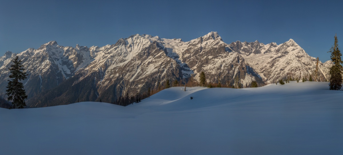 Кавказский хребет со стороны Абхазии.