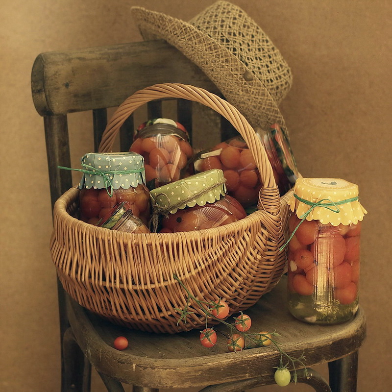 С помидорками....